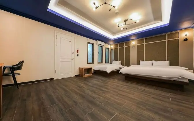 Oda (Twin Beds (Netflix available))