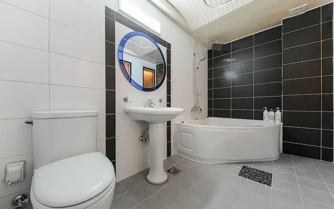 Oda (Twin Beds (Netflix available))