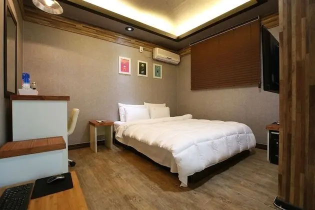 Oda (Large room (Netflix service bathtub i)