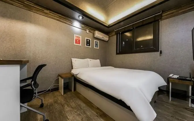 Oda (Large room (Netflix service bathtub i)