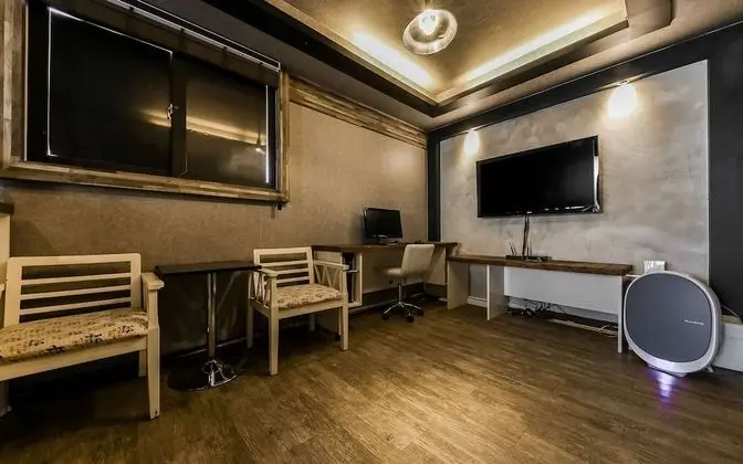 Oda (Large room (Netflix service bathtub i)