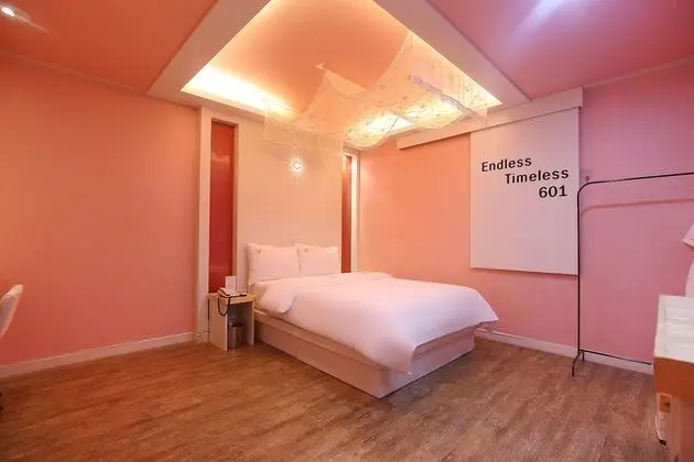 Oda (Semi suite (net Netflix service YouTu)