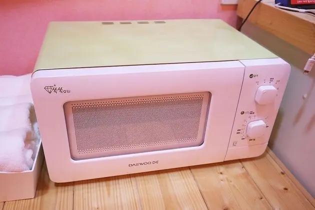 Oda (Semi suite (net Netflix service YouTu)