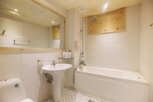 Oda (Semi suite (net Netflix service YouTu)