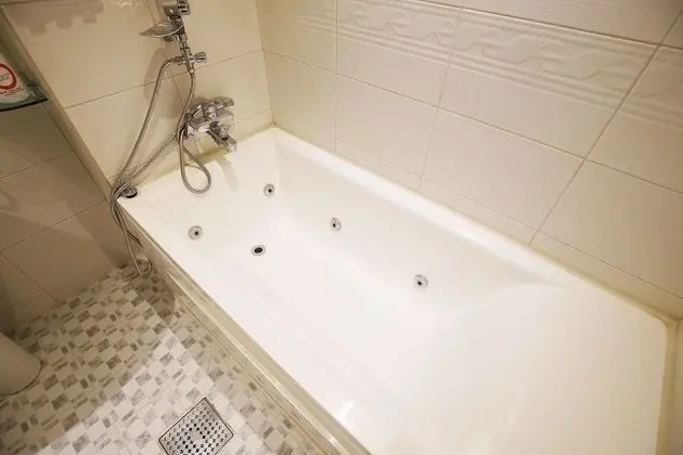 Oda (Semi suite (net Netflix service YouTu)