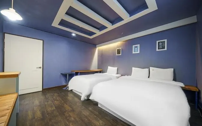 Oda (Twin bed (Netflix YouTube))