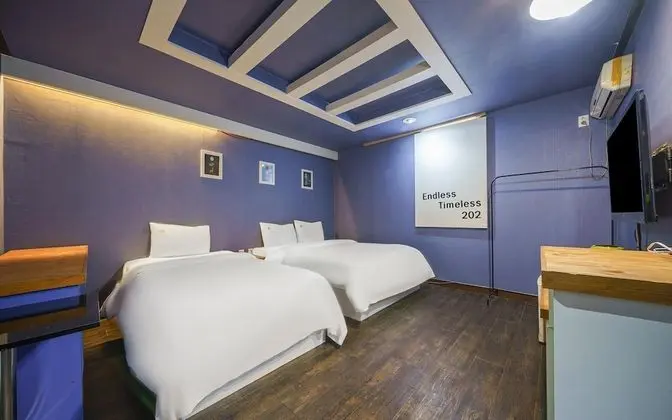 Oda (Twin bed (Netflix YouTube))