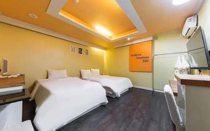 Oda (Twin bed (Netflix YouTube))