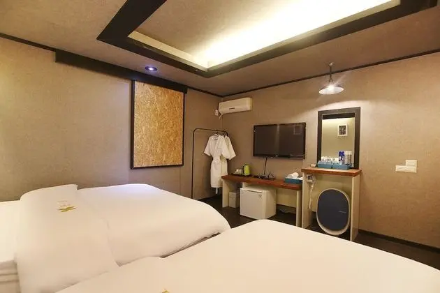 Oda (Twin bed (Netflix YouTube))