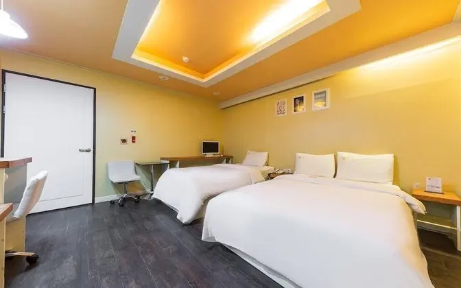 Oda (Twin bed (Netflix YouTube))