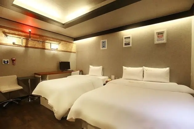 Oda (Twin bed (Netflix YouTube))