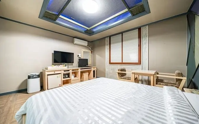 Oda (General rooms (game 1PC Netflix avail)