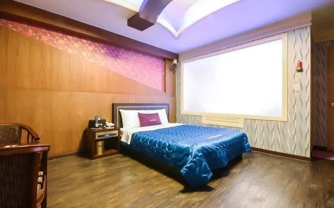 Oda (Room (Netflix Available))