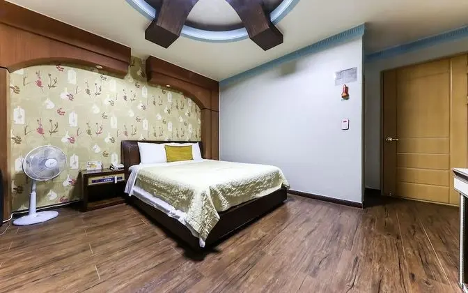 Oda (Room(Netflix Available Sofa))