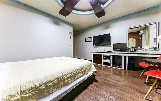 Oda (Room(Netflix Available Sofa))