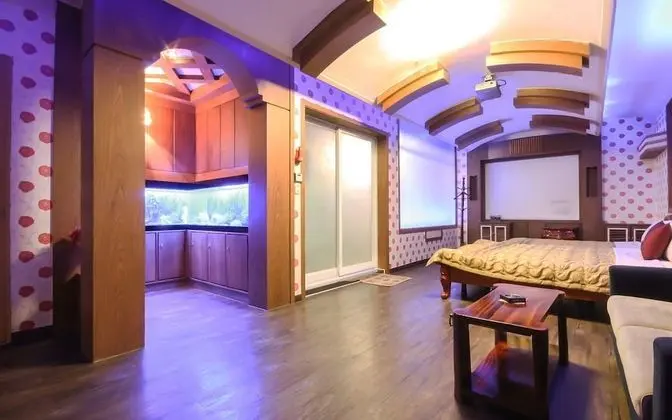 Oda (Specials (Twin+ Netflix Wave availabl)