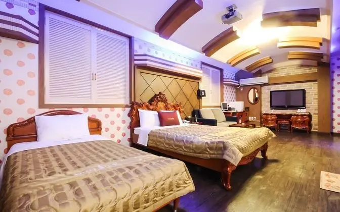 Oda (Specials (Twin+ Netflix Wave availabl)