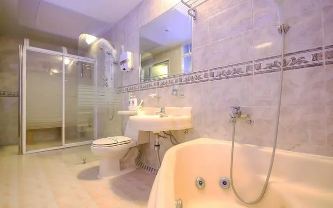 Oda (Specials (Twin+ Netflix Wave availabl)