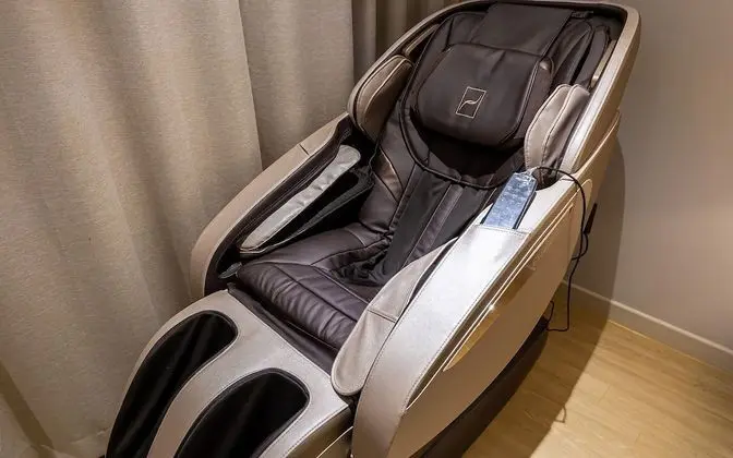 Oda (Suite (Styler Massage Chair Netflix a)