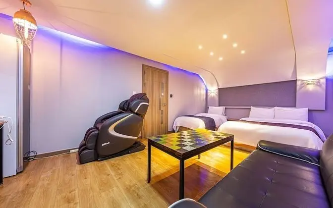 Oda (Deluxe room twin (high-end PC + massa)