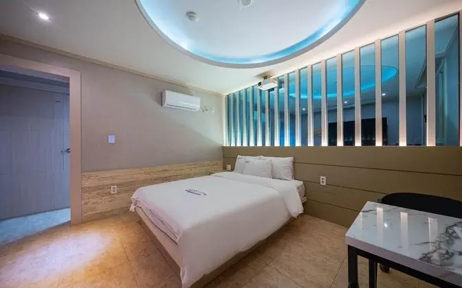 Oda (Cinema Room (Netflix can be watched i)