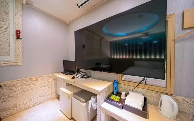 Oda (Cinema Room (Netflix can be watched i)