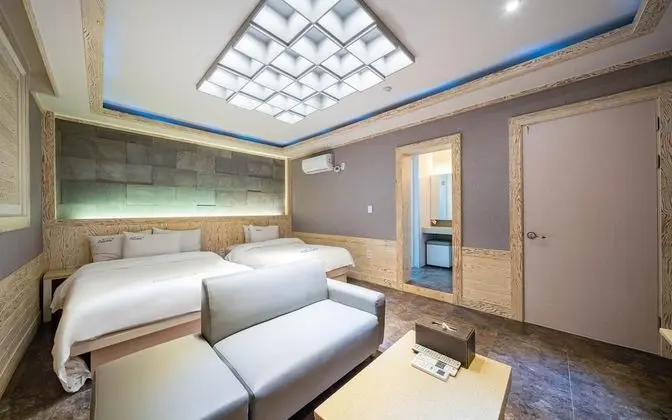 Oda (Large Twin Room)