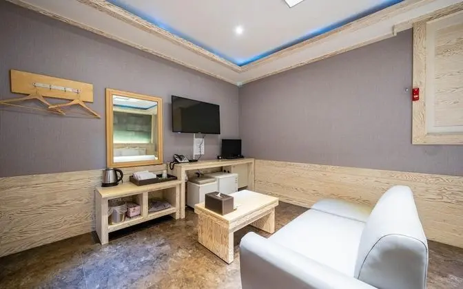 Oda (Large Twin Room)