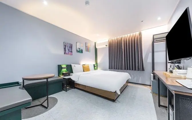 Oda (Standard (Netflix available natural h)