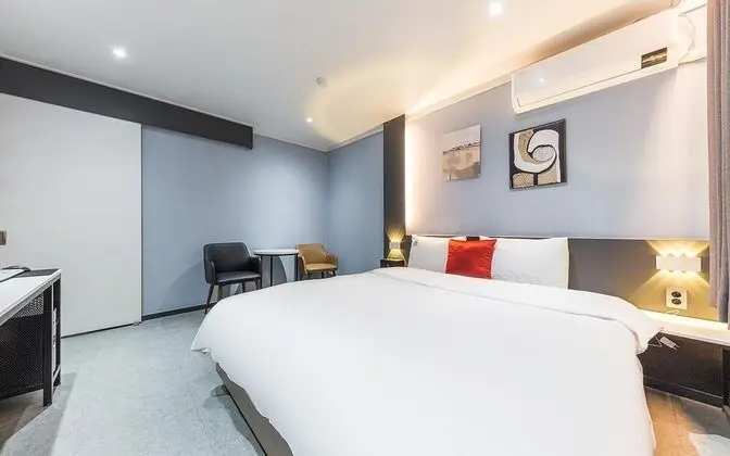 Oda (Standard (Netflix available natural h)