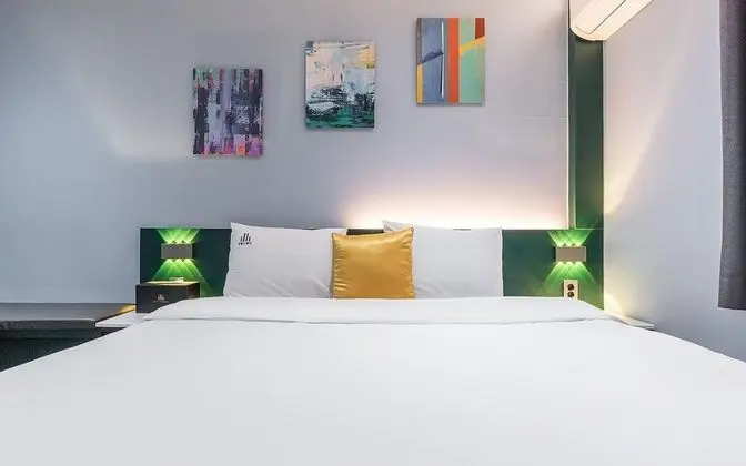 Oda (Standard (Netflix available natural h)