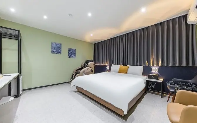 Oda (Suite Massage (Netflix available mass)