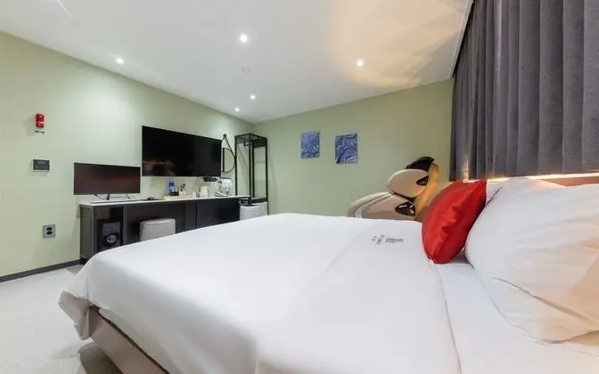 Oda (Suite Massage (Netflix available mass)