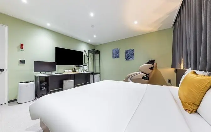 Oda (Suite Massage (Netflix available mass)