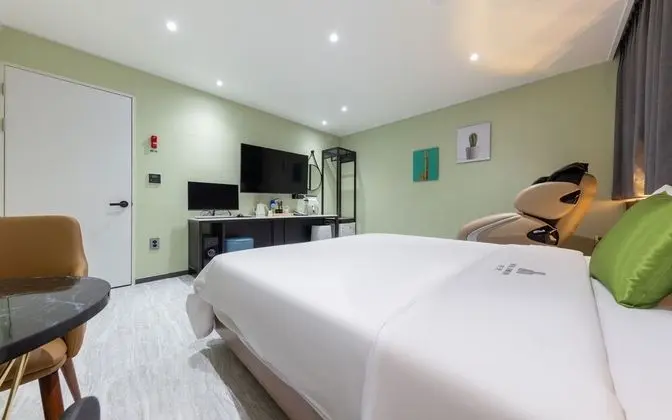 Oda (Suite Massage (Netflix available mass)