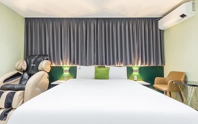 Oda (Suite Massage (Netflix available mass)