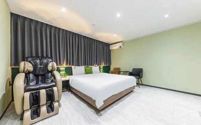 Oda (Suite Massage (Netflix available mass)