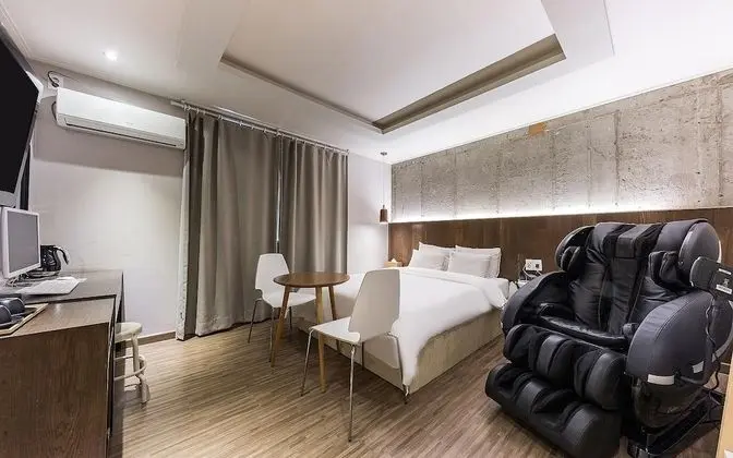 Oda (Body Friend Room (Netflix available))