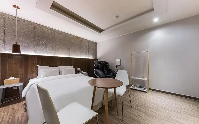 Oda (Body Friend Room (Netflix available))