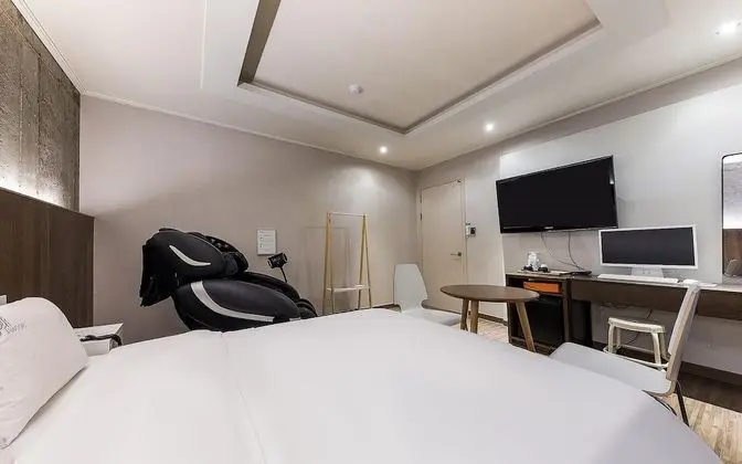 Oda (Body Friend Room (Netflix available))