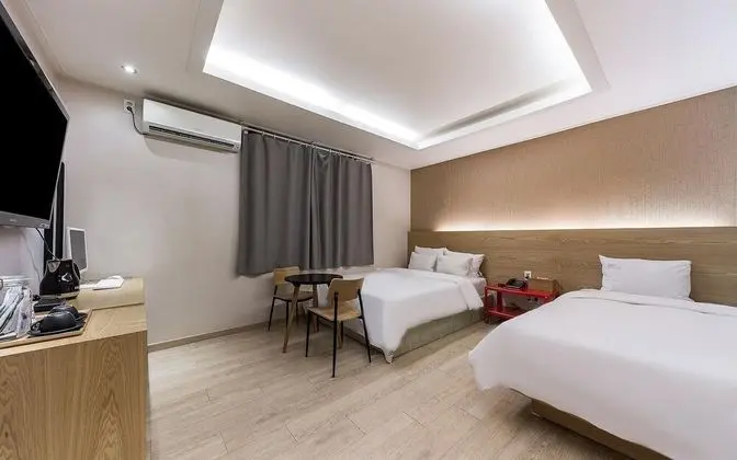 Oda (Twin (Netflix Available))