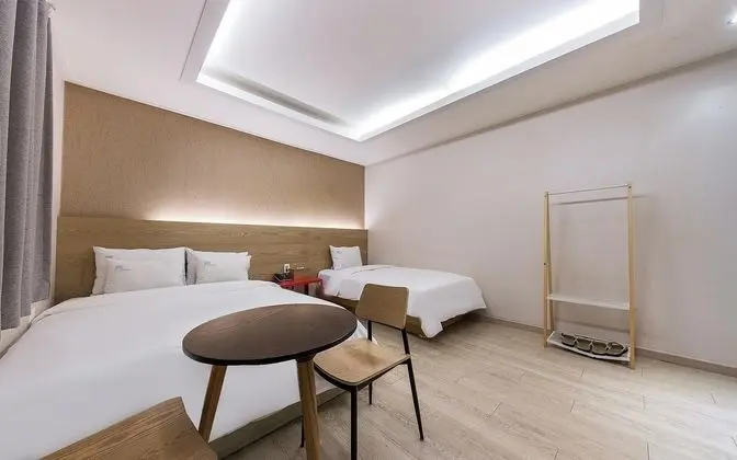 Oda (Twin (Netflix Available))