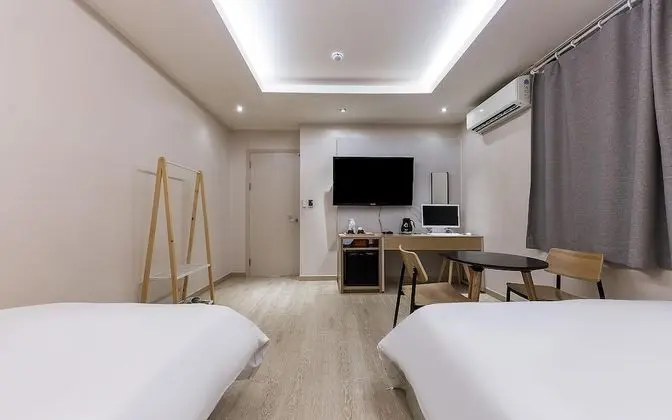 Oda (Twin (Netflix Available))