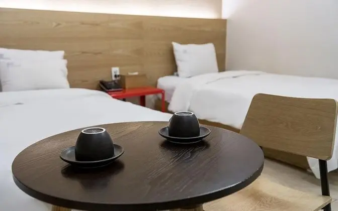 Oda (Twin (Netflix Available))