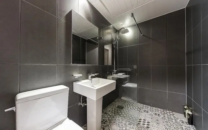 Oda (Twin (Netflix Available))