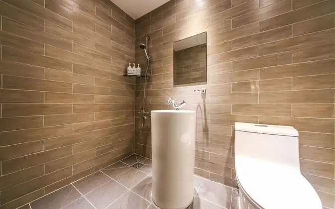 Oda (Deluxe (Netflix Available Natural Spr)