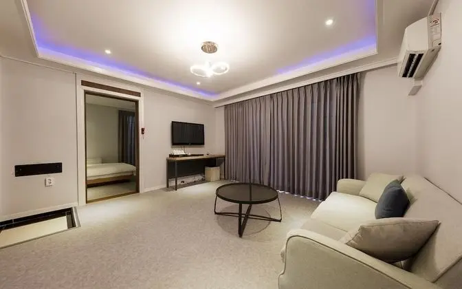 Oda (Party Room (3 Bed Netflix Available H)