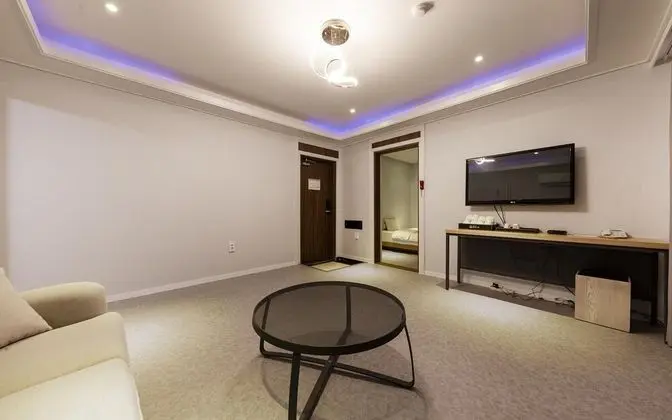 Oda (Party Room (3 Bed Netflix Available H)