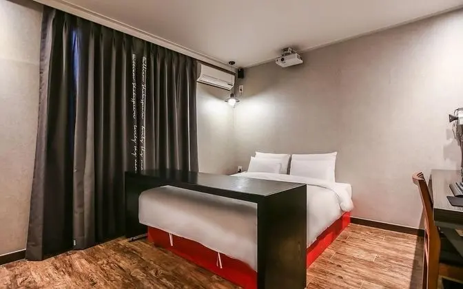 Oda (Special room movie room (Netflix high)