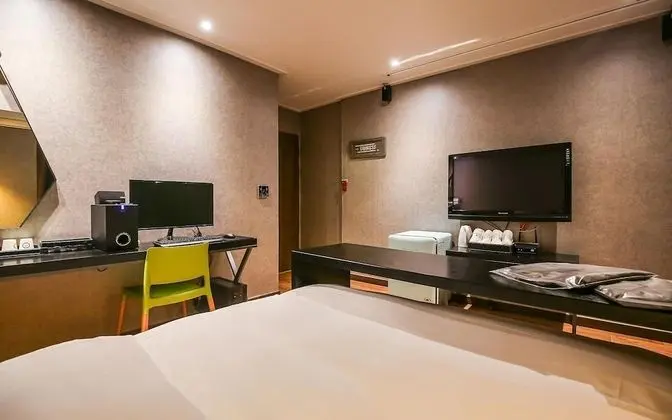 Oda (Special room movie room (Netflix high)